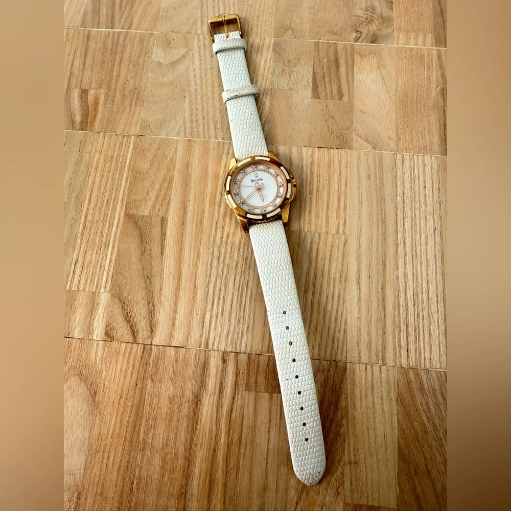 Bulova ladies 98P119 rose gold tone white leather watch NEW BATTERY